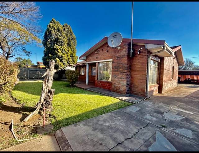3 BEDROOM HOUSE FOR SALE IN VANDERBIJLPARK CE 2
